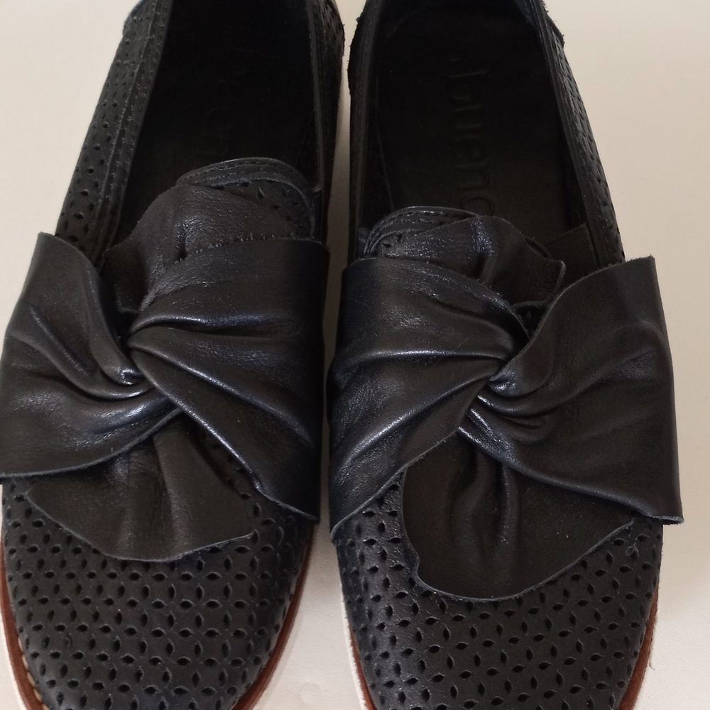 Bueno Navy Flats Light Weight Leather with White Soles Size 36